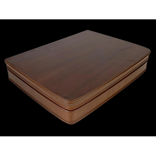 583 - A Newbridge Cutlery set in a wooden case. Case measures 41 x 30.5cm.