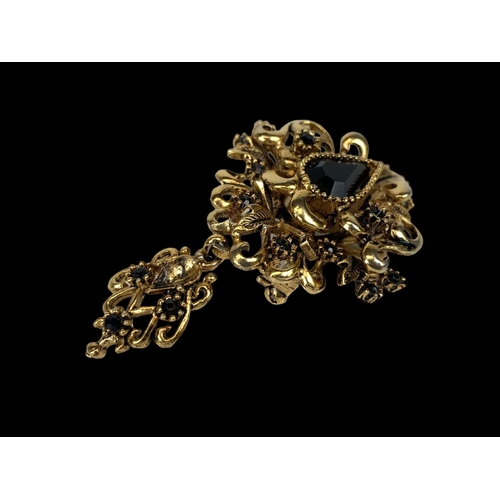 673 - 3 pieces of jewellery. A vintage morning brooch, a cameo and a bracelet.