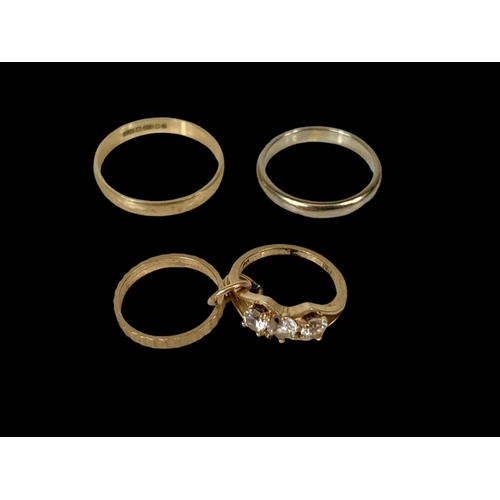 682 - 4 small 9ct gold rings. 5.46 grams