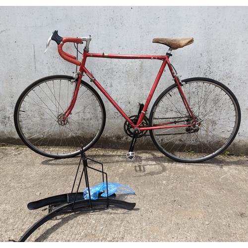 141c - Vintage Bates of London bicycle with Accles of Pollock tubing, 23 inch frame. Circa 1946. With extra... 