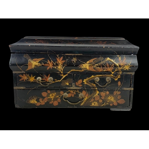 160c - An early 20th century Japanese jewellery box. Circa 1900. 38.5 x 26.5 x 22cm.