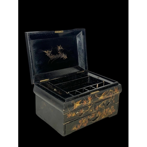 160c - An early 20th century Japanese jewellery box. Circa 1900. 38.5 x 26.5 x 22cm.