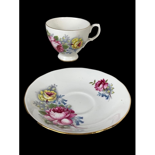 638 - A 21 piece Gainsborough tea set.