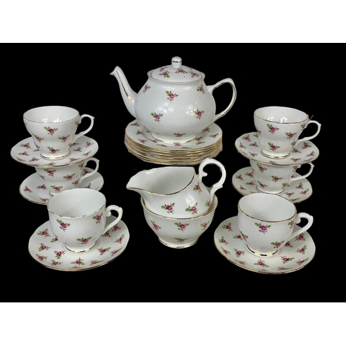 643 - A 21 piece Duchess tea set.