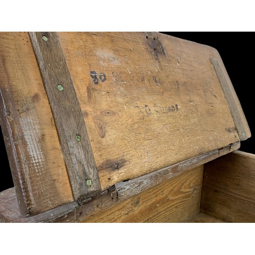 208i - A Victorian pine storage box.  53x31x20.5cm