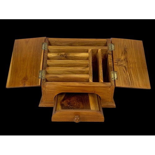 747 - A modern pine desk top organiser.  33.5x21.5x28cm