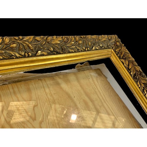 306f - A large vintage ornate gilt frame with glass. 114 x 84cm.