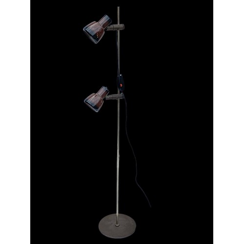 1177 - A vintage spotlight floor lamp. 141cm.