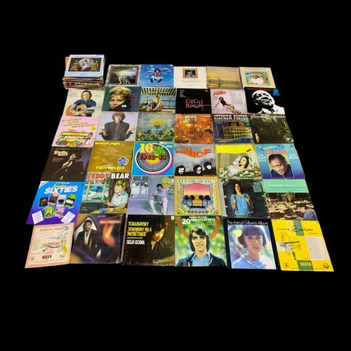 139b - A large collection of LP/Vinyl records.