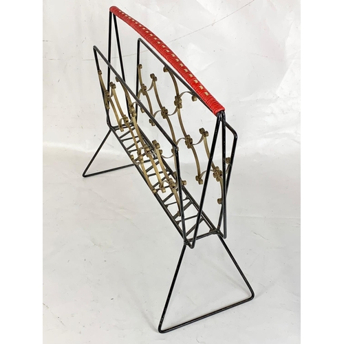 102 - A 1950s magazine rack, 55cm