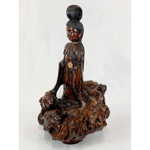 103 - A very large carved box wood figure of Guanyin, 80cm x 50cm