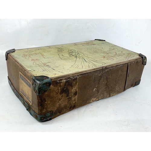 268 - An old dress box from the 1930's - 50's.  61x36cm