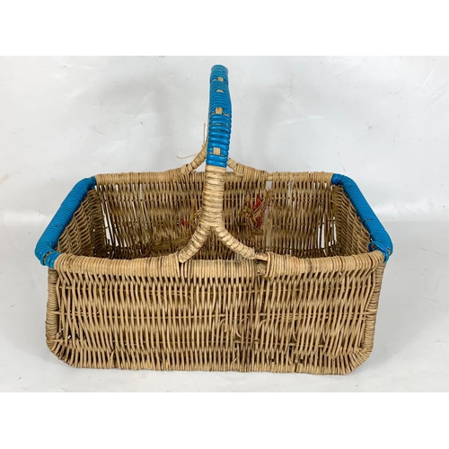 41 - A 1930s wicker basket, 36cm x 31cm