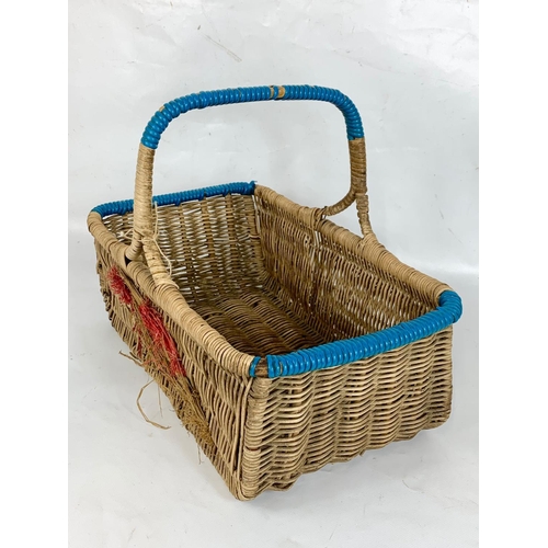 41 - A 1930s wicker basket, 36cm x 31cm