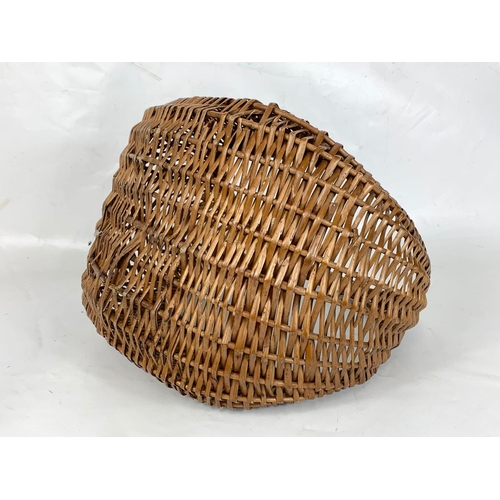 43 - A 1950s French wicker basket, 39cm x 35cm