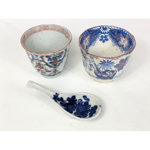 471 - A quantity of late 19th century Japanese and Chinese styled porcelain.