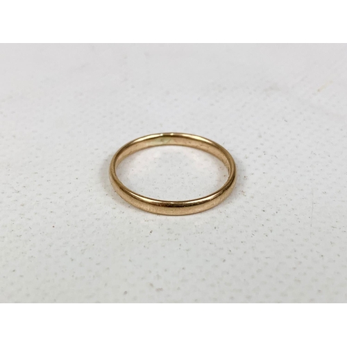 719 - 9ct gold ring, UK size M