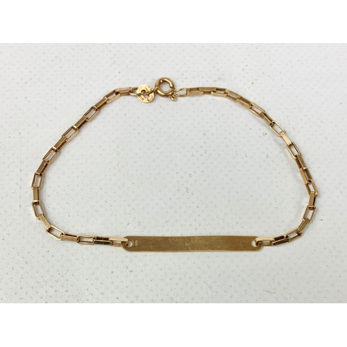 720 - Small 9ct gold bracelet