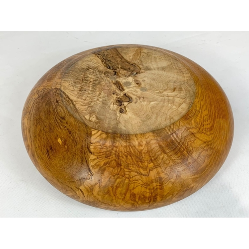 95 - A vintage burr ash fruit bowl, 29cm