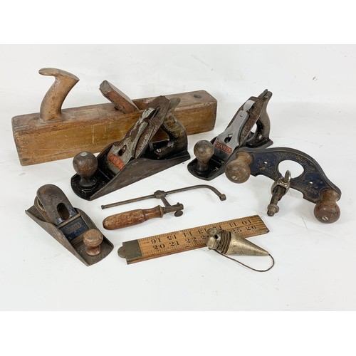 389d - Quantity of vintage tools