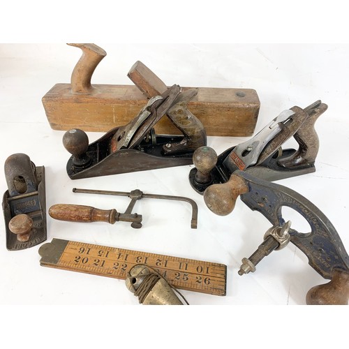 389d - Quantity of vintage tools