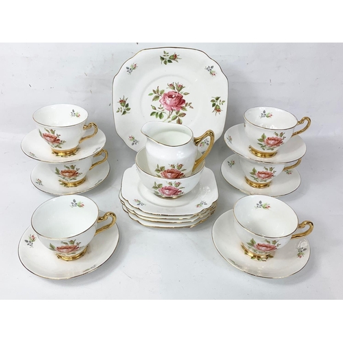 582 - A 21 piece Gold Sovereign Ware tea set.