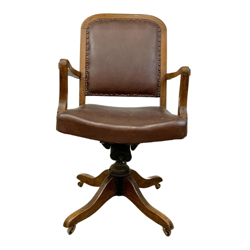 875a - An early 20th century oak office swivel chair.