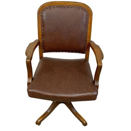 875a - An early 20th century oak office swivel chair.