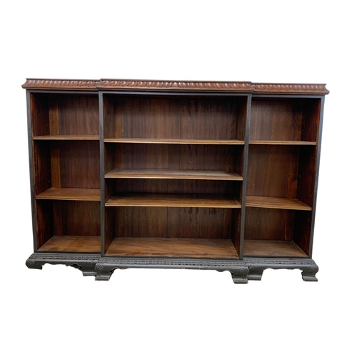 1052 - A large Edwardian break front open bookcase, 181cm x 40cm x 123cm