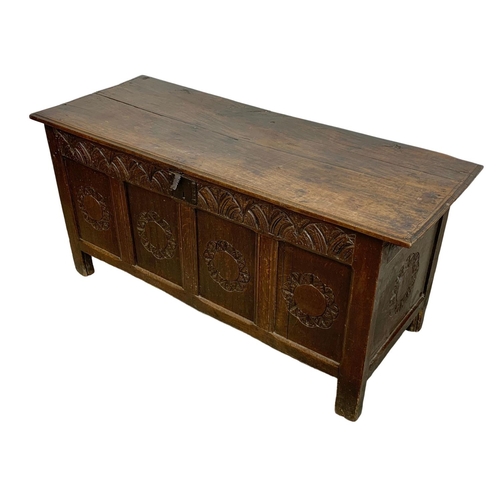 1096 - A large late 17th century oak coffer. 150x59x71cm