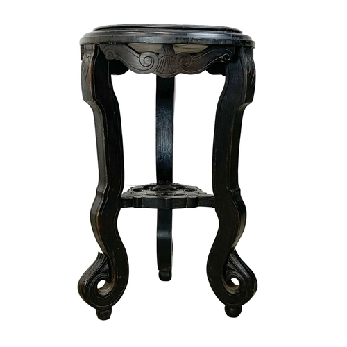 1123 - An ornate plant stand.  60cm