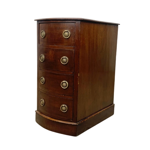 1005a - An early 20th century mahogany bedside drawers. Circa 1900-1920. 36 x 53 x 67cm