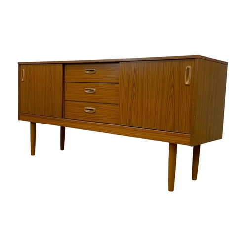 1021 - A Mid Century sideboard by Schreiber. 152 x 41 x 73cm.