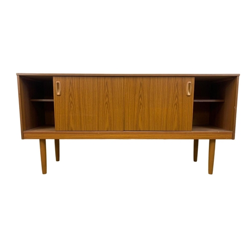 1021 - A Mid Century sideboard by Schreiber. 152 x 41 x 73cm.