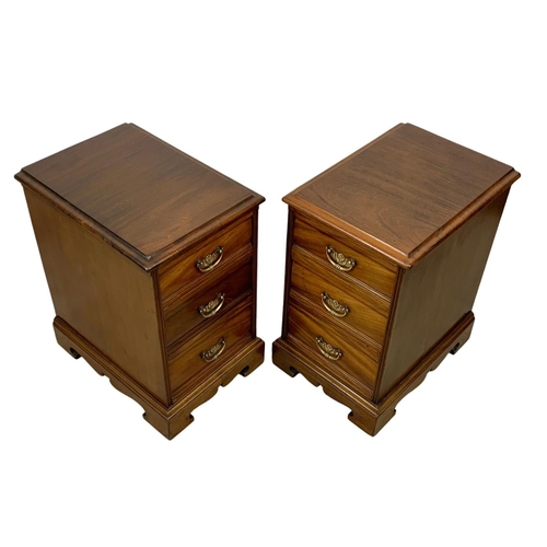 1021a - A pair of Edwardian mahogany 3 drawer bedsides. 39 x 52 x 64cm