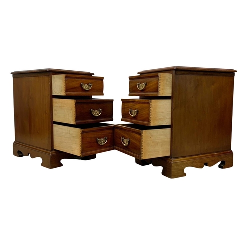 1021a - A pair of Edwardian mahogany 3 drawer bedsides. 39 x 52 x 64cm