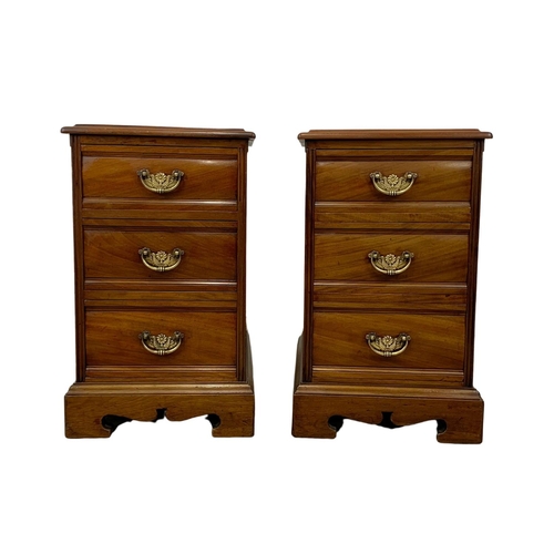 1021a - A pair of Edwardian mahogany 3 drawer bedsides. 39 x 52 x 64cm