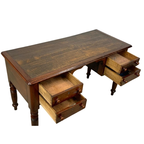 1028 - A Victorian mahogany leather top writing desk with 4 drawers. Circa 1860-1870. 126 x 56.5 x 76cm.