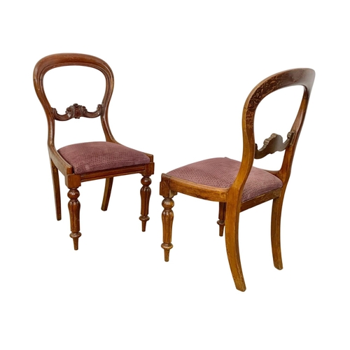 1039 - A set of 4 Victorian mahogany balloon back chairs. Circa 1860-1870