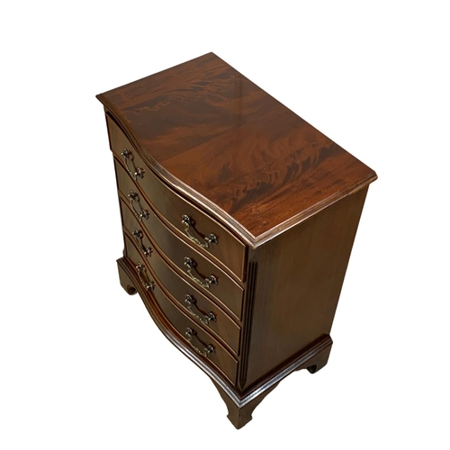 1094 - A Georgian style mahogany serpentine chest of drawers. 63 x 48.5 x 77.5cm