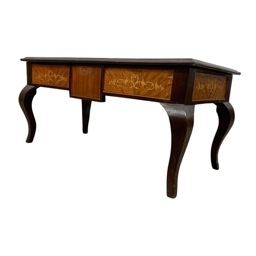 1126 - An inlaid display table. 95 x 48 x 45.5cm