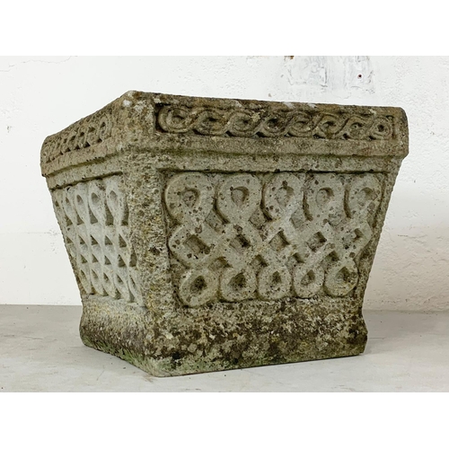 125 - A pair of concrete garden planters. 30 x 30 x 24cm