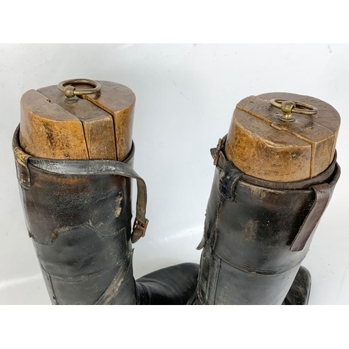 140 - A pair of large late Victorian leather riding boots. 32 x 52cm.