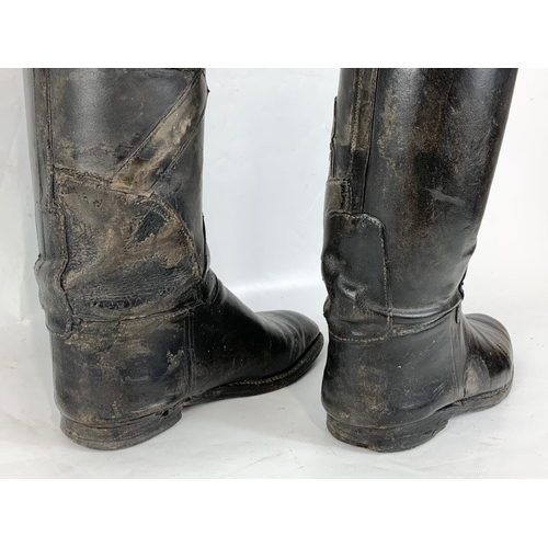 140 - A pair of large late Victorian leather riding boots. 32 x 52cm.