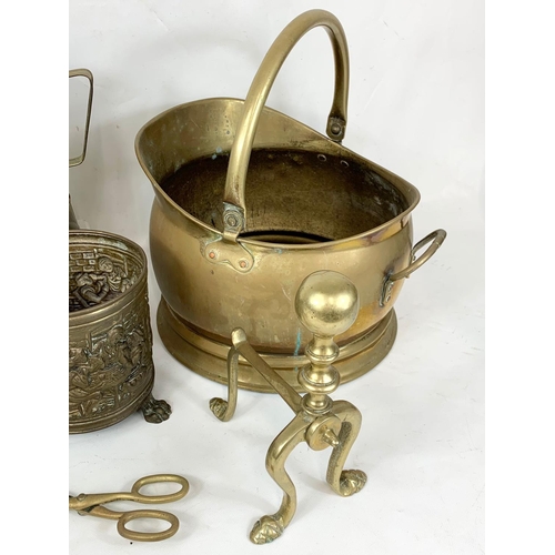 156 - A quantity of vintage brassware. Including a coal scuttle 32 x 27cm.