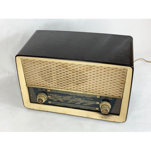 161 - A vintage Regentone radio. 38 x 19 x 24cm.