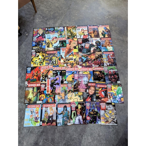 206 - Quantity of 2000AD comics, featuring Judge Dredd.