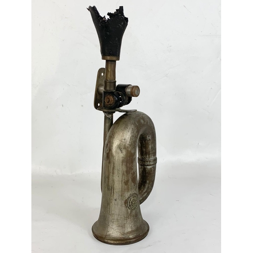 244 - A vintage car horn. KING OF THE ROAD. 36cm