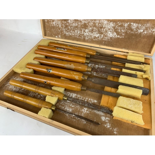 271 - A large box of Robert Sorby wood turnings. Largest chisel measures 51cm. Box measures 58cm.