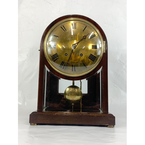 304 - A large late Victorian mantle clock in dome glass and mahogany case. With key and pendulum. 28.5 x 1... 